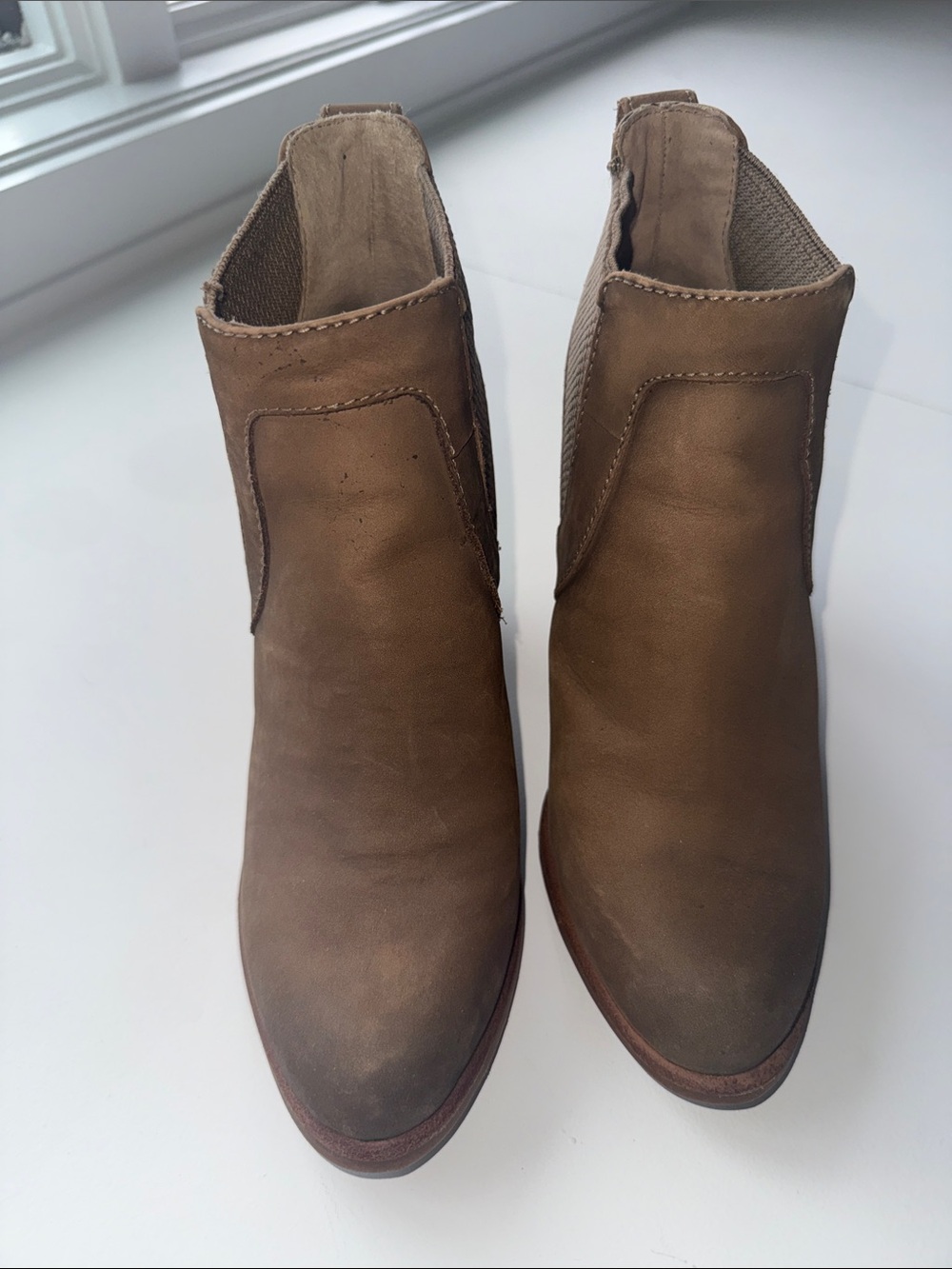 UGG Women's Brown Leather Chelsea Ankle Boots